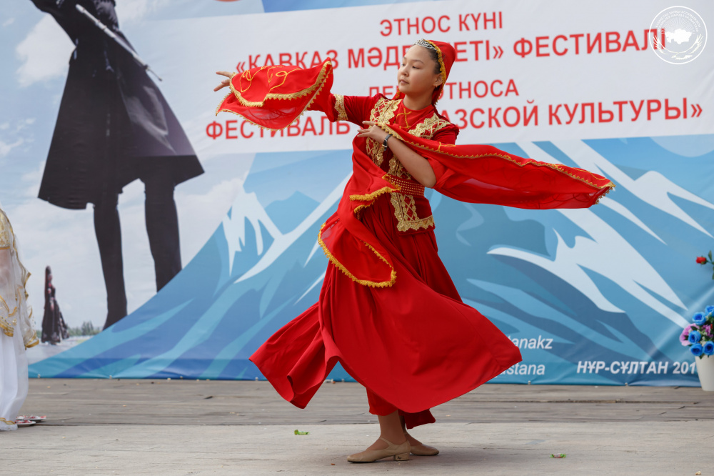 Зажигательные танцы, самобытная культура горцев: В столичном парке «Жетісу» состоялся фестиваль кавказской культуры