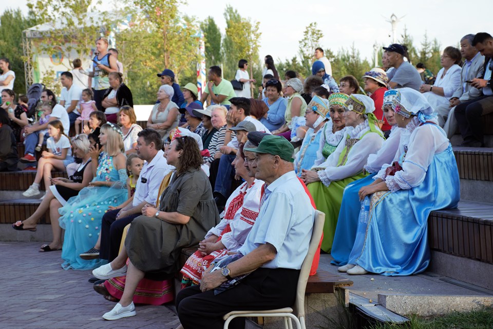 Столичный парк «Жетісу»: Заводные танцы и веселые песни представили славянские этнокультурные объединения