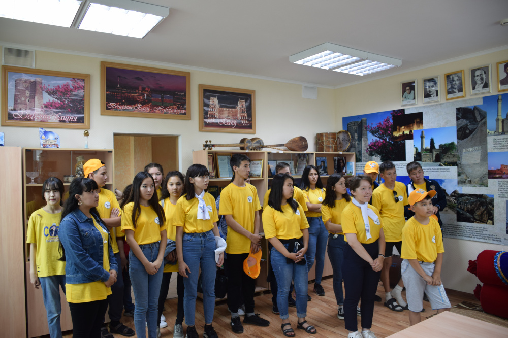 Школьники из Омской и Тюменской областей России побывали в гостях в Доме дружбы Кокшетау