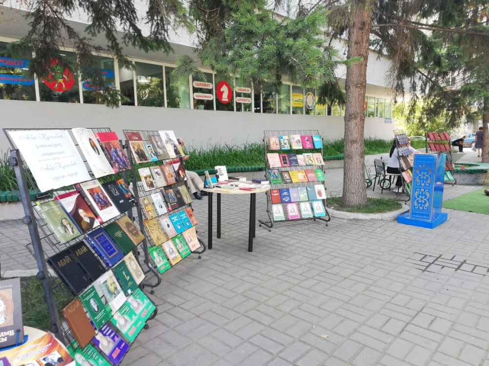 ШҚО-да Абай Құнанбаевтың 174 жылдығы үлкен кітап көрмесімен аталып өтті