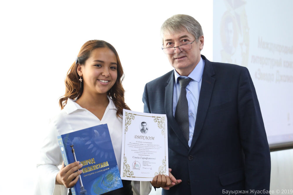   ﻿Самая юная победительница международного конкурса «Звезда Джалиля» перевела стихотворение поэта на узбекский язык