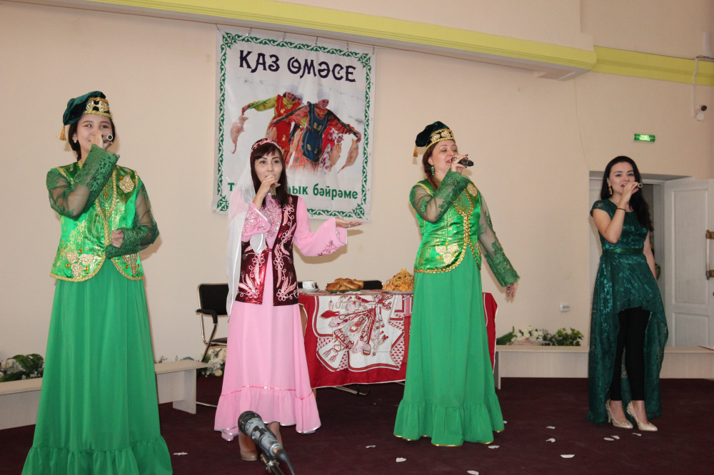В Усть-Каменогорске отметили веселый татарский праздник белых перьев «Казомэсе»
