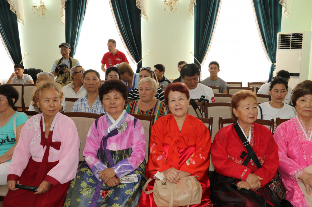 Участники международного автопробега посетили Дом дружбы Кызылорды