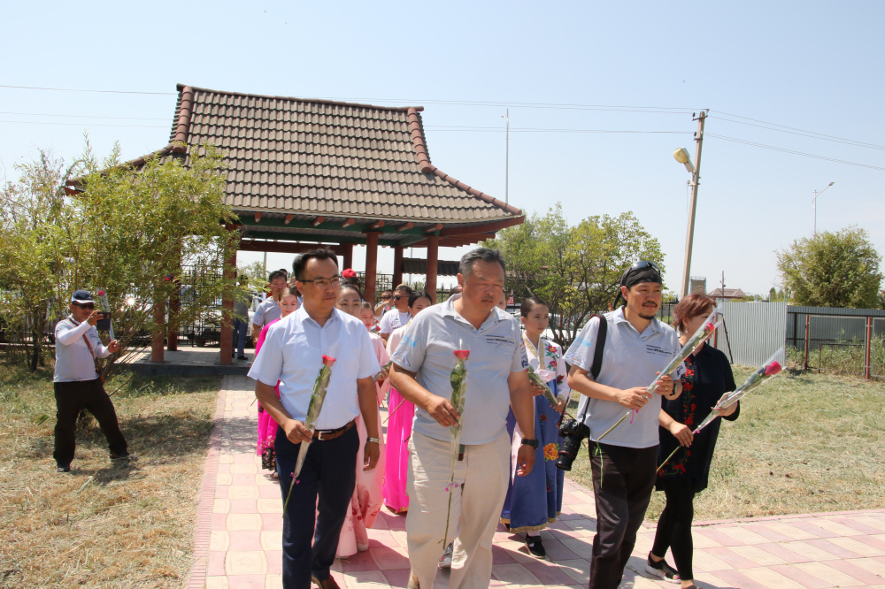 Участники международного автопробега посетили Дом дружбы Кызылорды