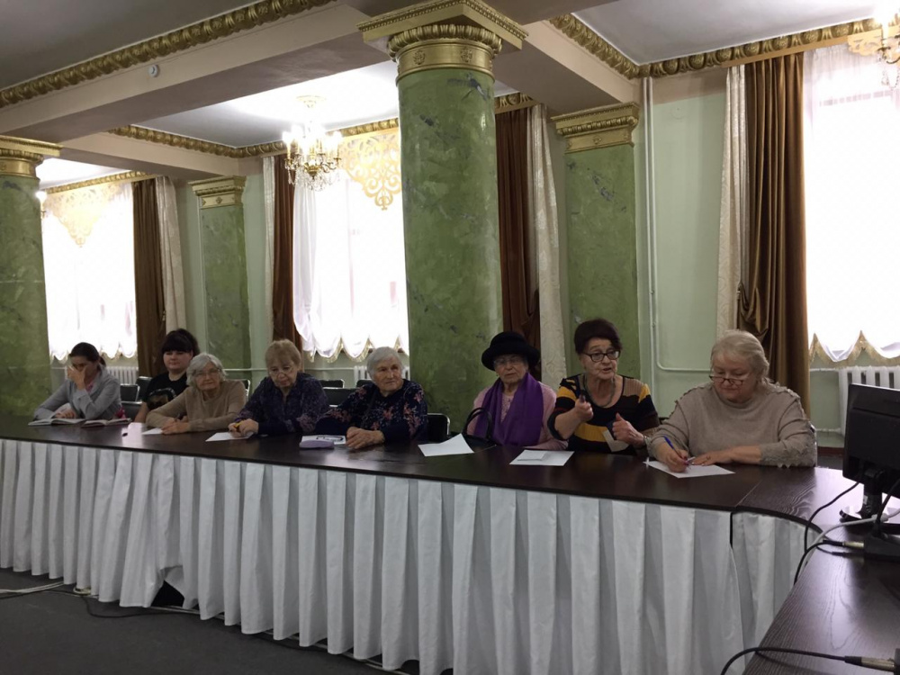 Участники центра «Активное долголетие» изучают казахский язык