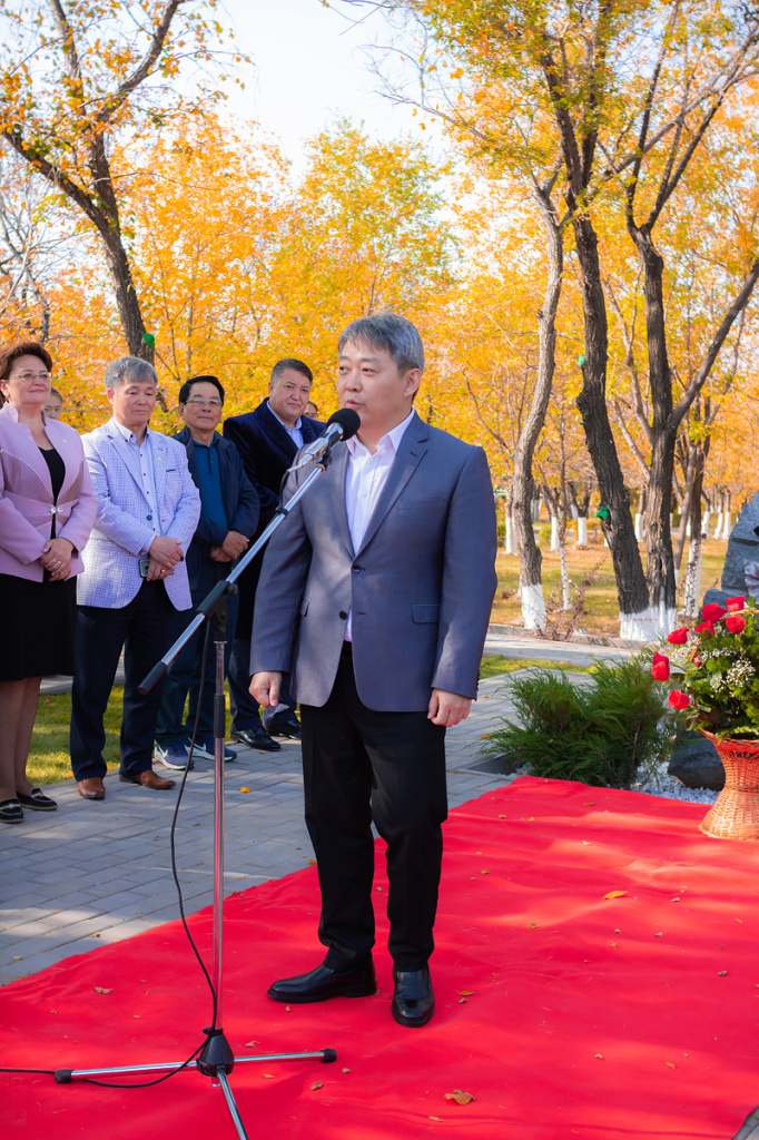 Благодарность казахскому народу от корейцев: В Караганде установлен памятник