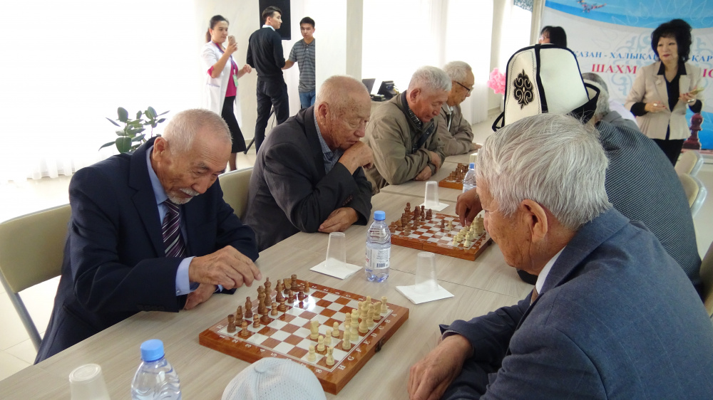В Актау ветераны соревновались в шахматном турнире