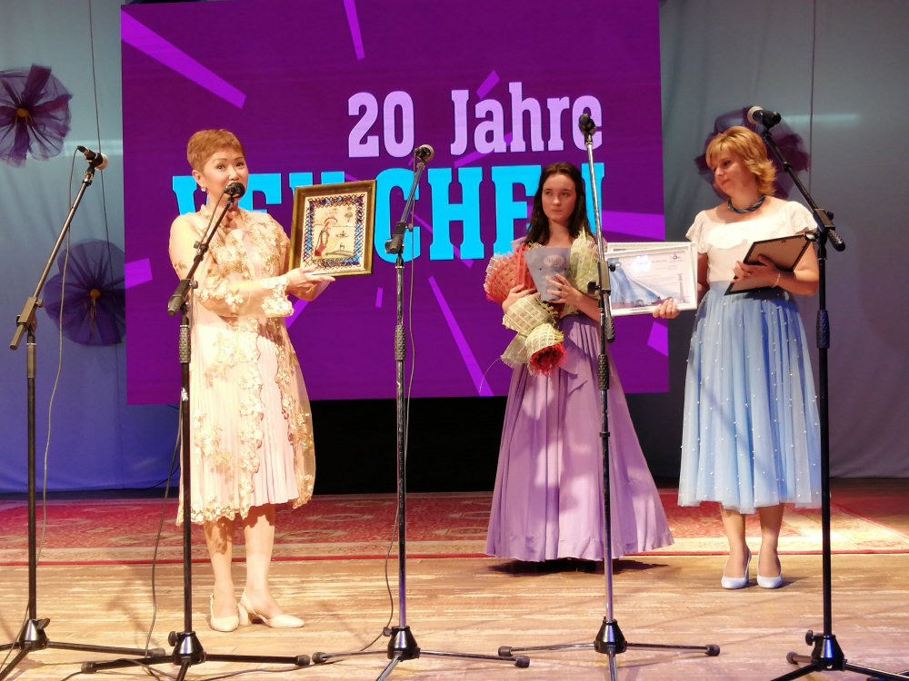 В хоре только девушки: Актюбинскому немецкому народному хору «Файльхен» – 20 лет