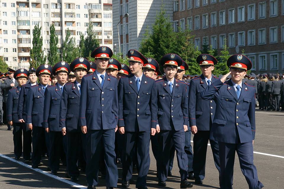 Органа поступить. Руслан Сарсенбаев подполковник дорожная полиция Костанай. Как выглядит полиция г. Барнаула с боку.