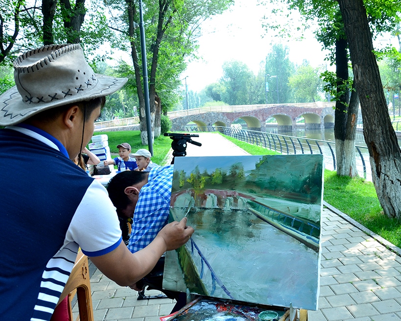 Жас суреткердің сыршыл әлемі