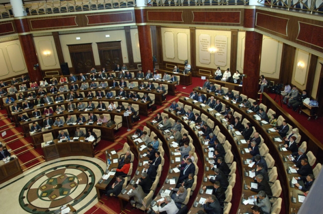Депутаттар кезектен тыс Парламент сайлауын өткізуді сұрады