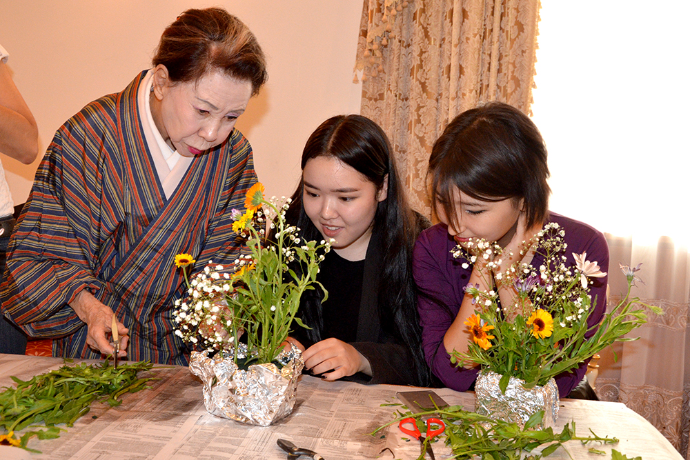 Елордада икебана өнеріне арналған шеберлік сабағы өтті 