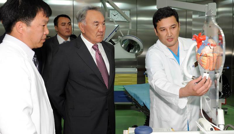 ҚР Президенті Н. Назарбаев Ұлттық ғылыми кардиохирургиялық орталықтың ашылу салтанатында, 2011 жыл