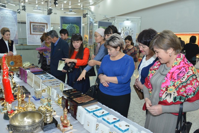 Выставка антикварных ювелирных изделий