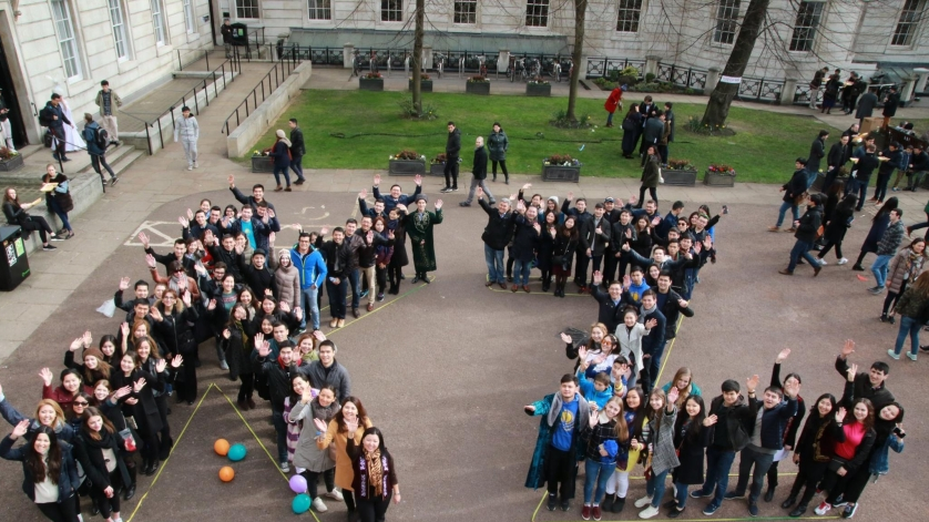 Лондондағы қазақстандық студенттер Наурыз мейрамына орай флешмоб өткізді 